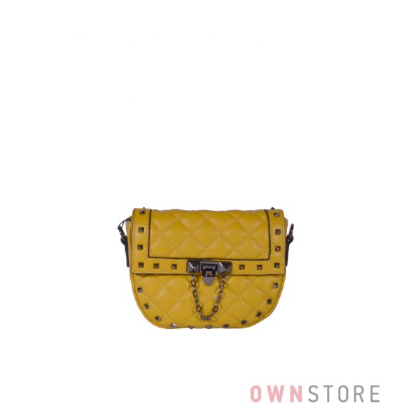 Купить онлайн миниатюрную женскую желтую кожаную сумочку с заклепками - арт.3005